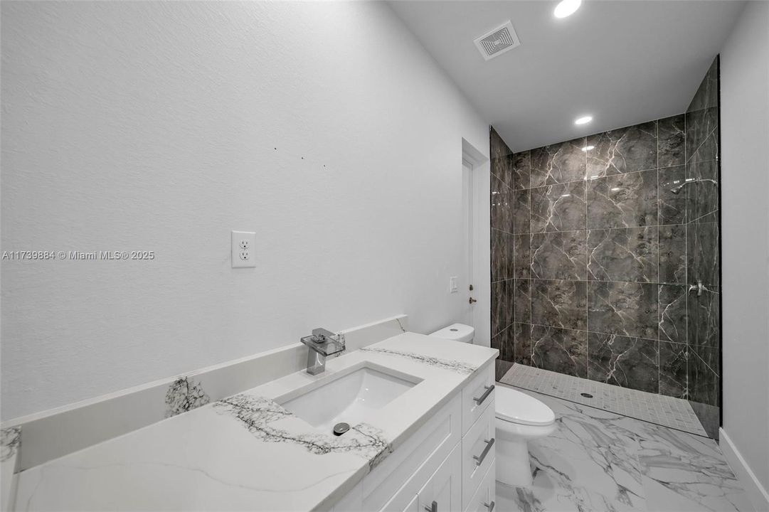 Vendido Recientemente: $425,000 (3 camas, 2 baños, 1888 Pies cuadrados)