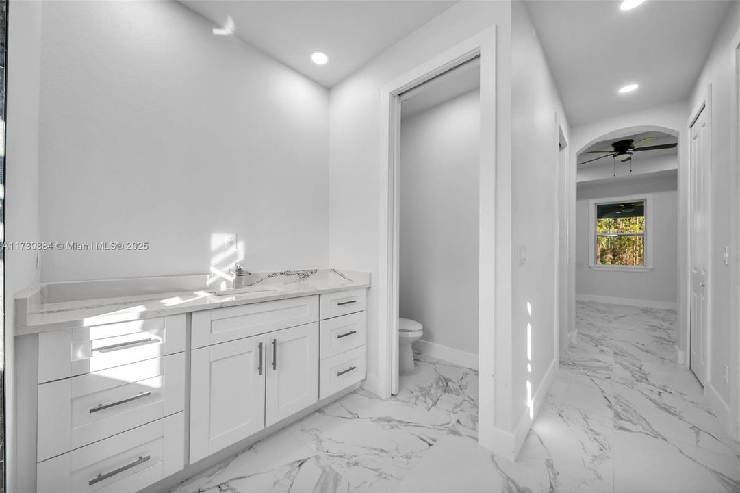 Vendido Recientemente: $425,000 (3 camas, 2 baños, 1888 Pies cuadrados)