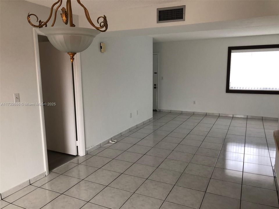 Recently Rented: $2,150 (1 beds, 1 baths, 1067 Square Feet)