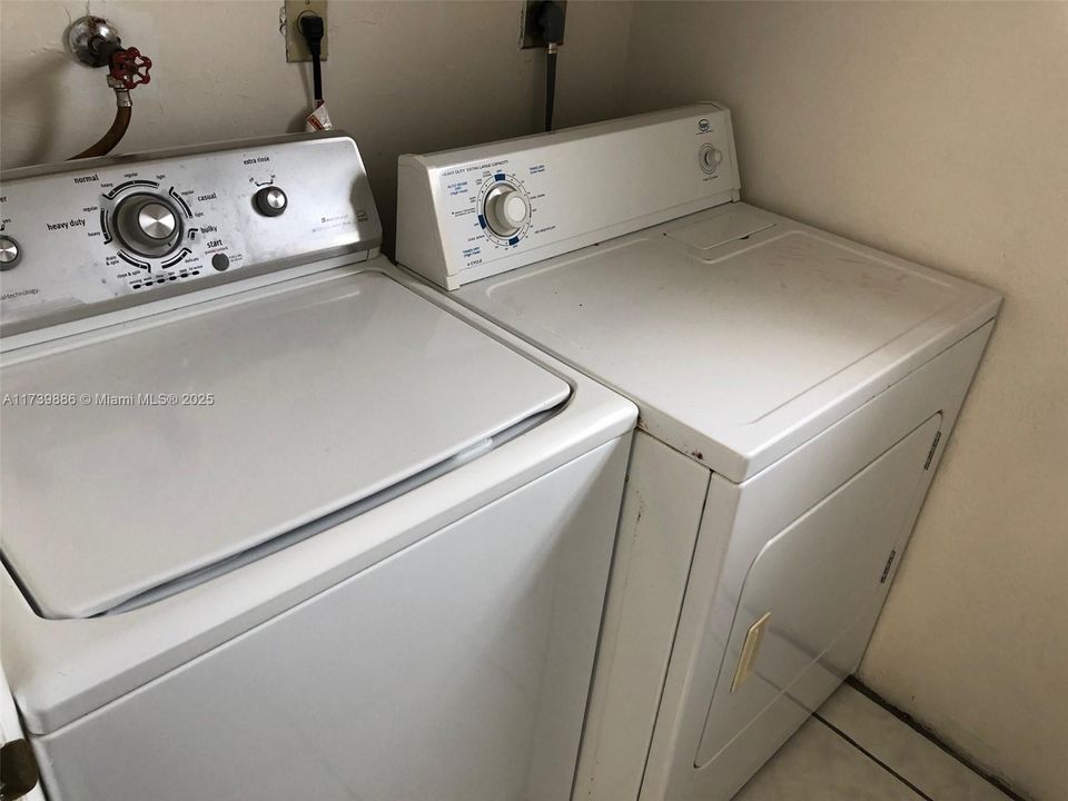 Recently Rented: $2,150 (1 beds, 1 baths, 1067 Square Feet)