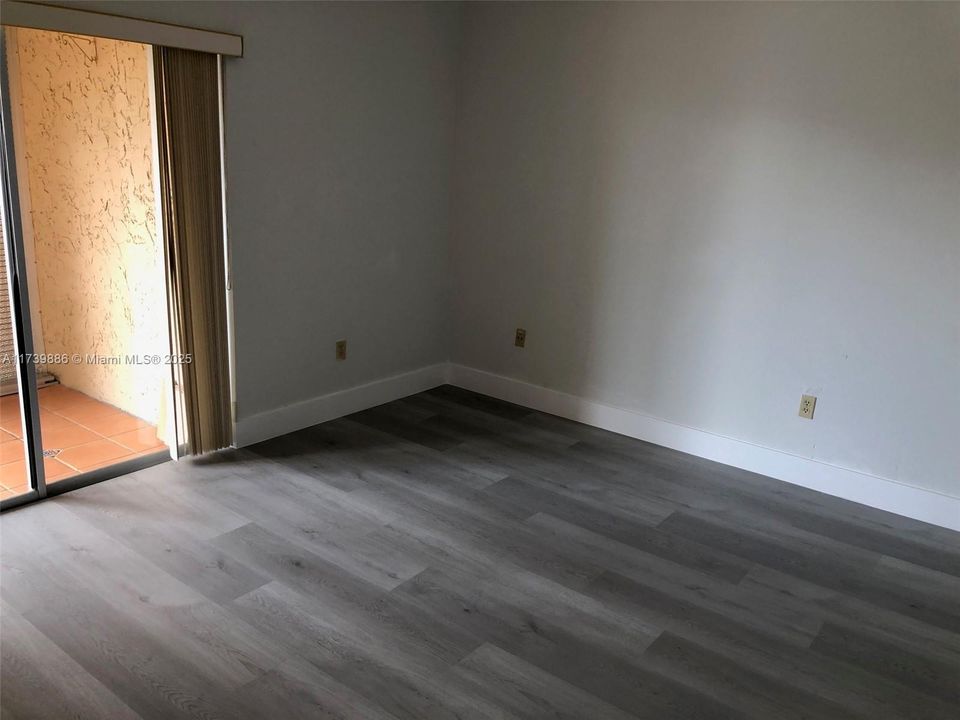 Recently Rented: $2,150 (1 beds, 1 baths, 1067 Square Feet)