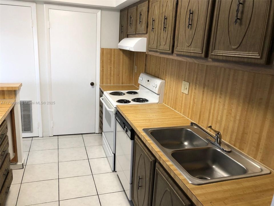 Recently Rented: $2,150 (1 beds, 1 baths, 1067 Square Feet)