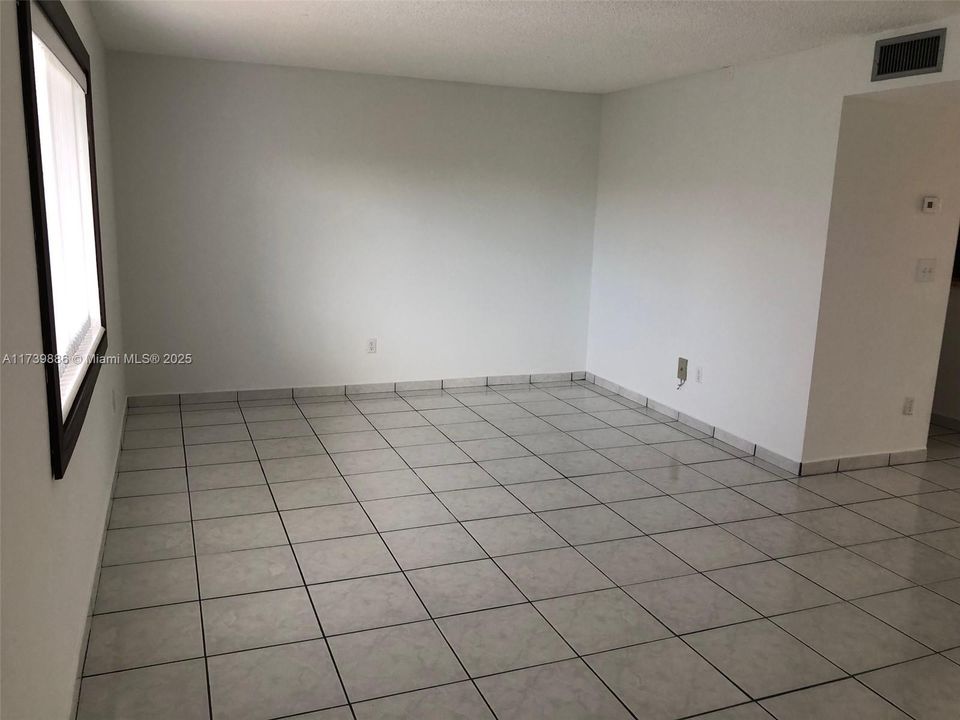 Recently Rented: $2,150 (1 beds, 1 baths, 1067 Square Feet)