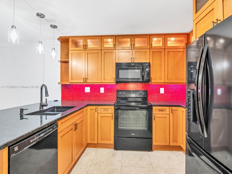 Activo con contrato: $200,000 (1 camas, 1 baños, 850 Pies cuadrados)