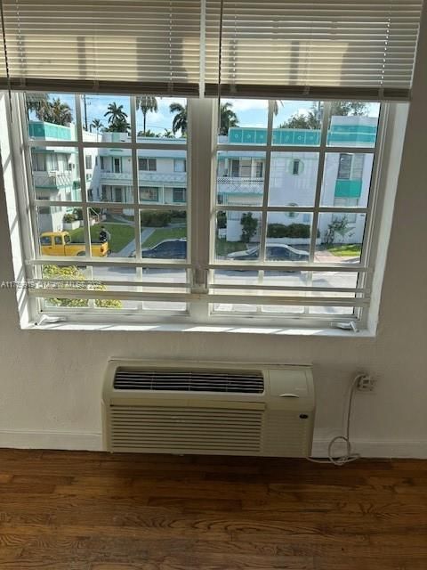 最近售出: $219,500 (0 贝兹, 1 浴室, 446 平方英尺)