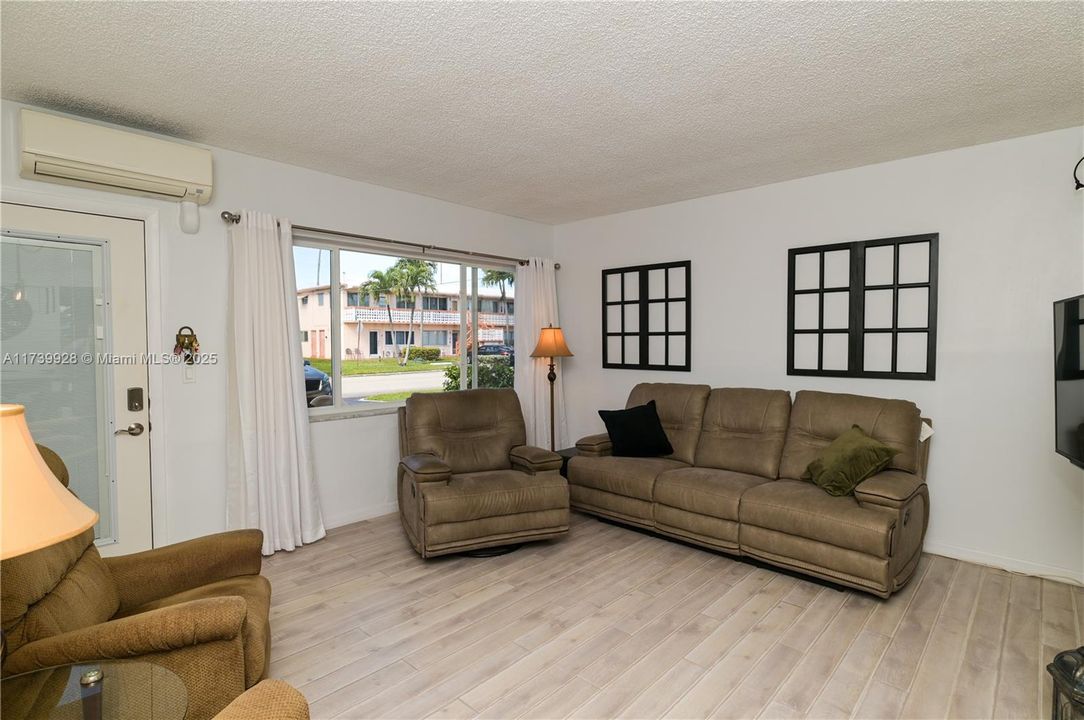 Vendido Recientemente: $105,000 (1 camas, 1 baños, 625 Pies cuadrados)