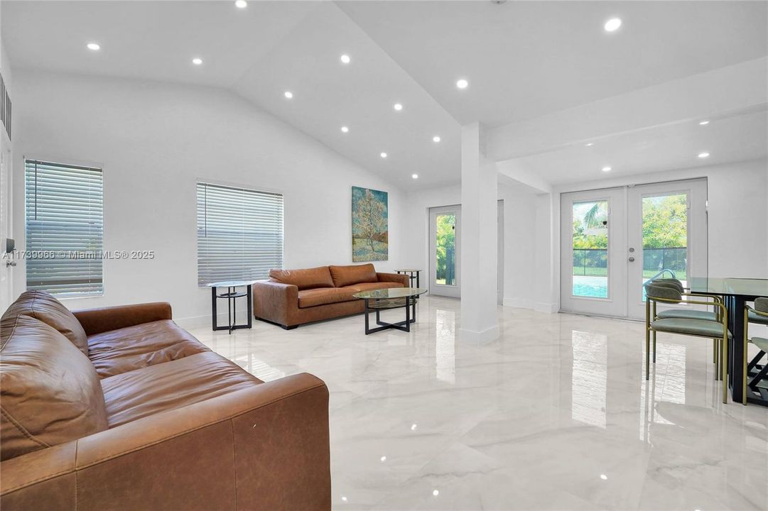 Recientemente alquilado: $6,000 (4 camas, 4 baños, 2158 Pies cuadrados)