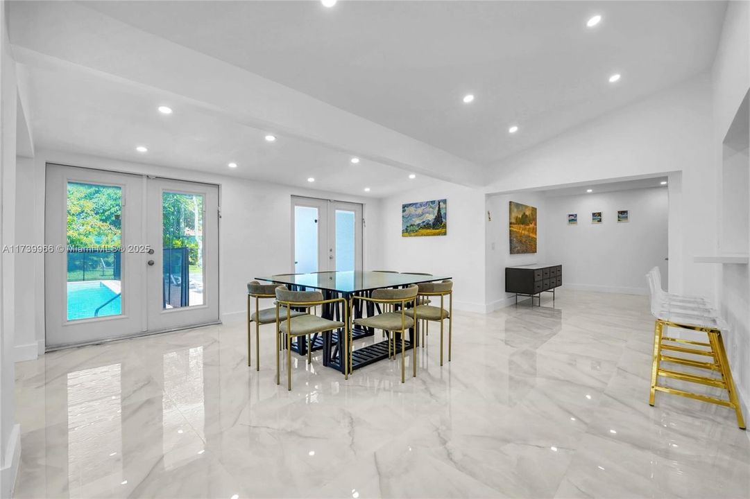 Recientemente alquilado: $6,000 (4 camas, 4 baños, 2158 Pies cuadrados)