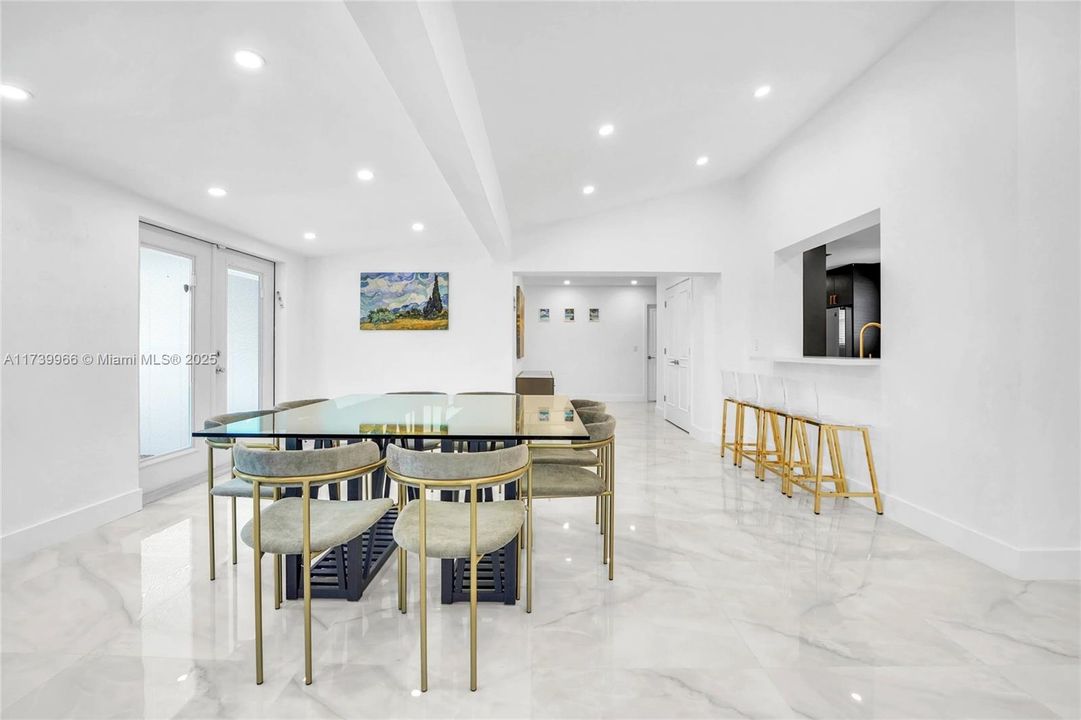 Recientemente alquilado: $6,000 (4 camas, 4 baños, 2158 Pies cuadrados)