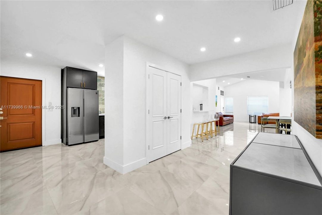 Recientemente alquilado: $6,000 (4 camas, 4 baños, 2158 Pies cuadrados)