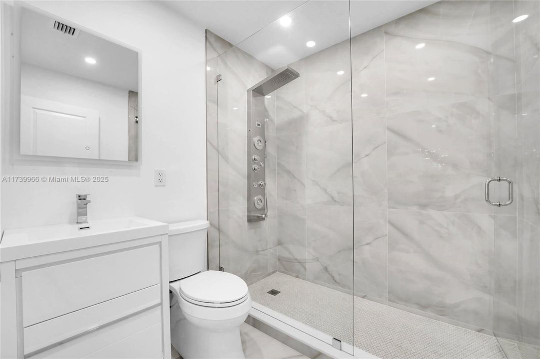 Recientemente alquilado: $6,000 (4 camas, 4 baños, 2158 Pies cuadrados)