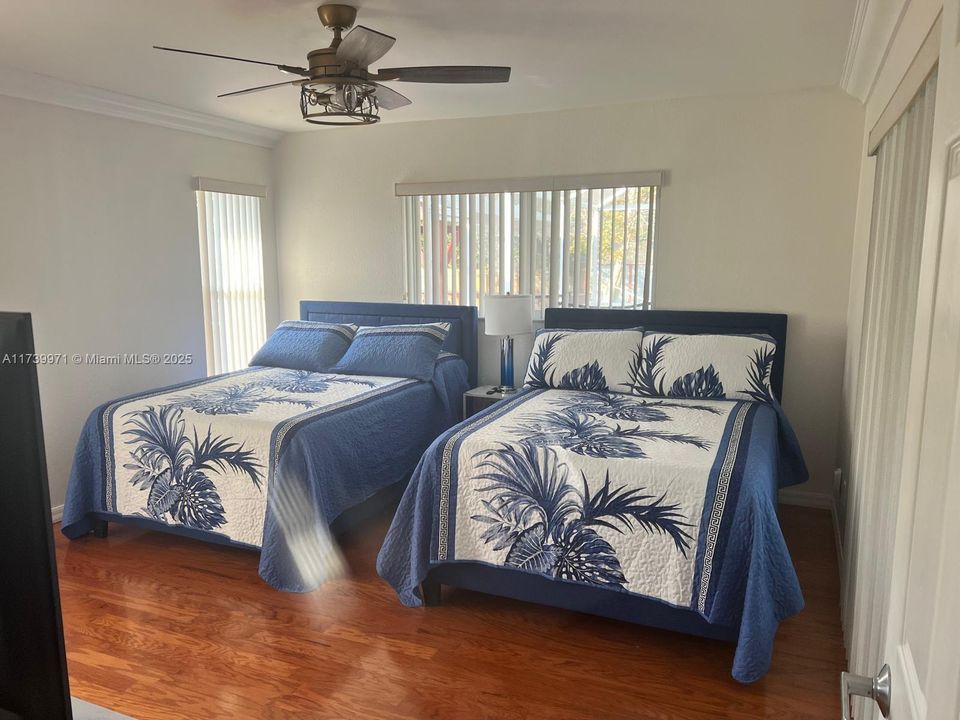 For Sale: $785,000 (6 beds, 3 baths, 2420 Square Feet)