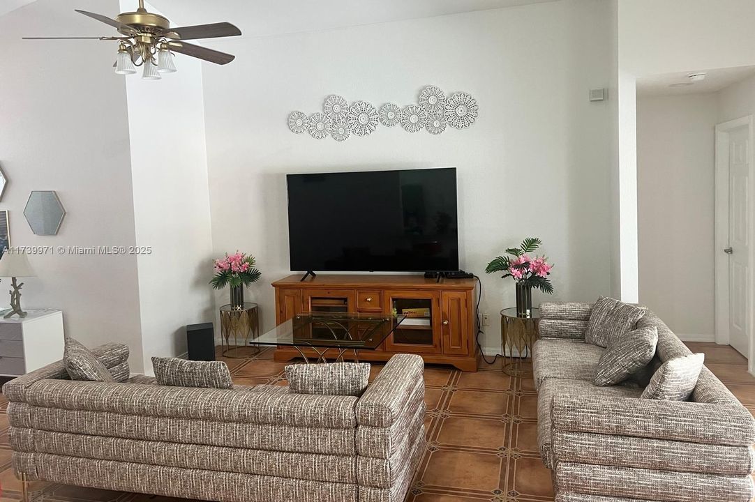 For Sale: $785,000 (6 beds, 3 baths, 2420 Square Feet)