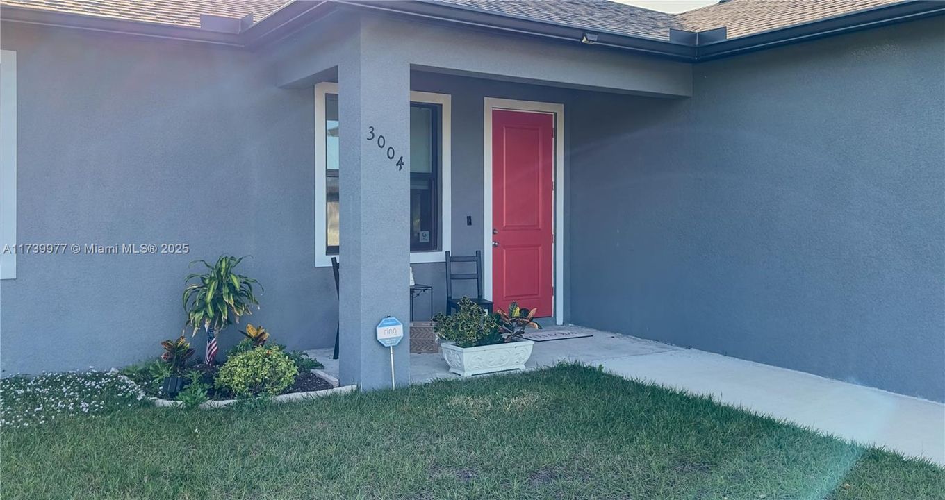 Recently Rented: $2,400 (3 beds, 2 baths, 1408 Square Feet)