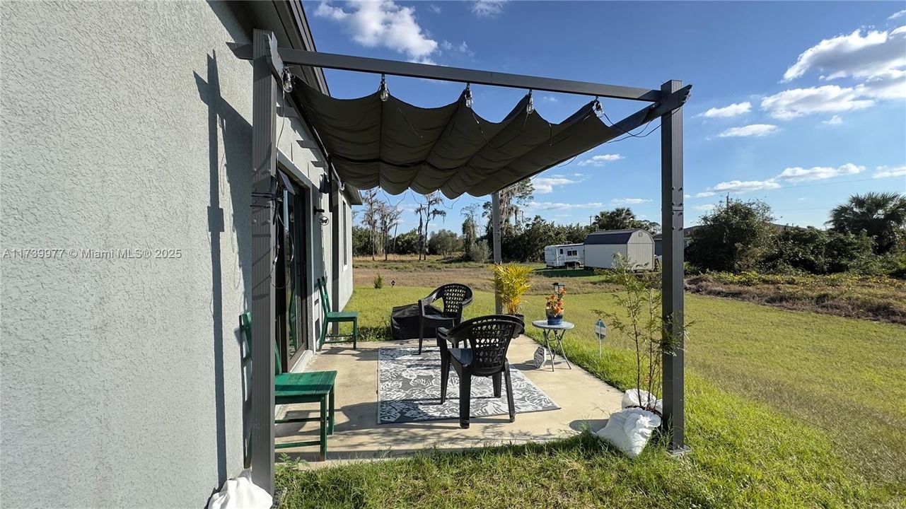 Recently Rented: $2,400 (3 beds, 2 baths, 1408 Square Feet)