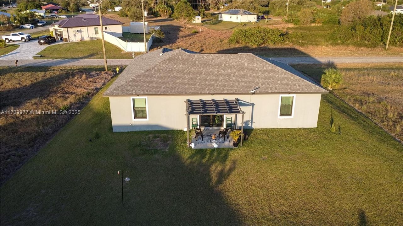 Recently Rented: $2,400 (3 beds, 2 baths, 1408 Square Feet)