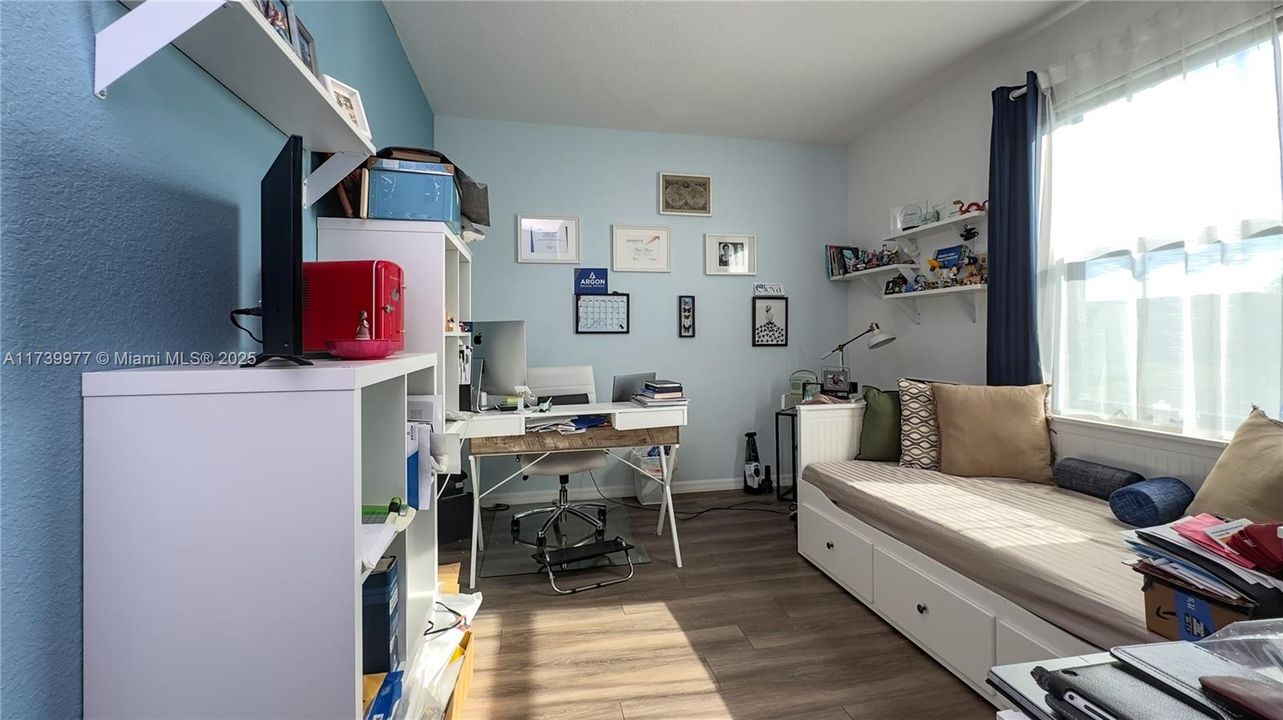 Recently Rented: $2,400 (3 beds, 2 baths, 1408 Square Feet)