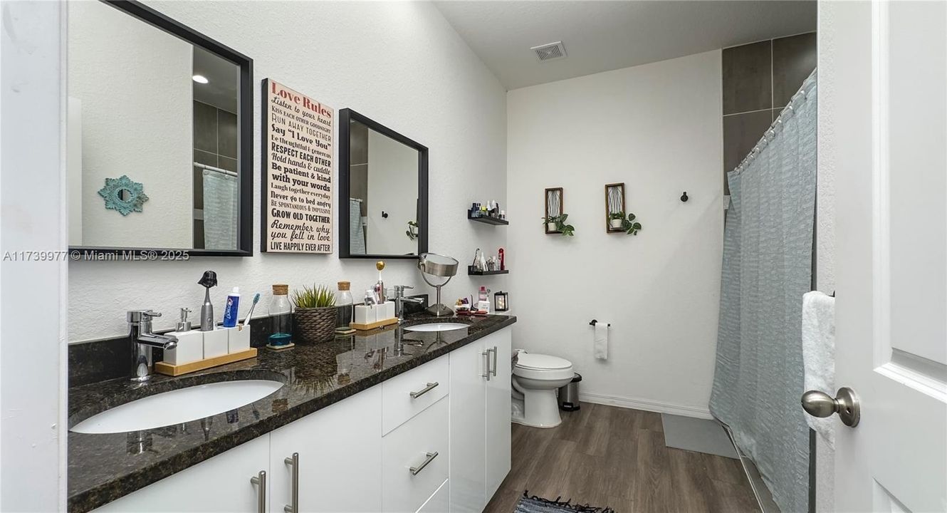 Recently Rented: $2,400 (3 beds, 2 baths, 1408 Square Feet)