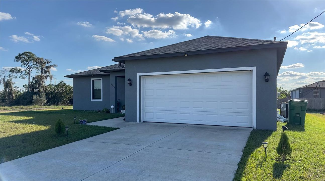 Recently Rented: $2,400 (3 beds, 2 baths, 1408 Square Feet)