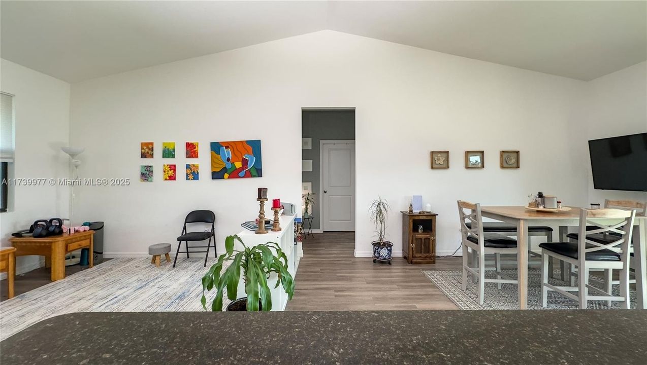 Recently Rented: $2,400 (3 beds, 2 baths, 1408 Square Feet)