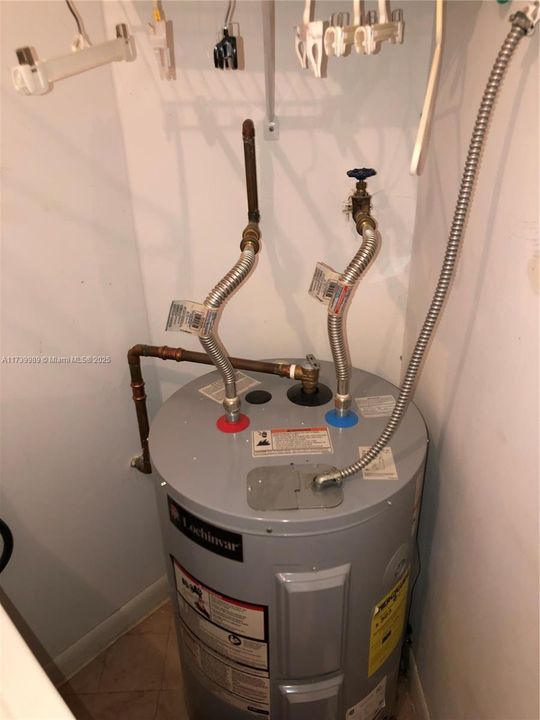 合同活跃: $260,000 (2 贝兹, 2 浴室, 1000 平方英尺)