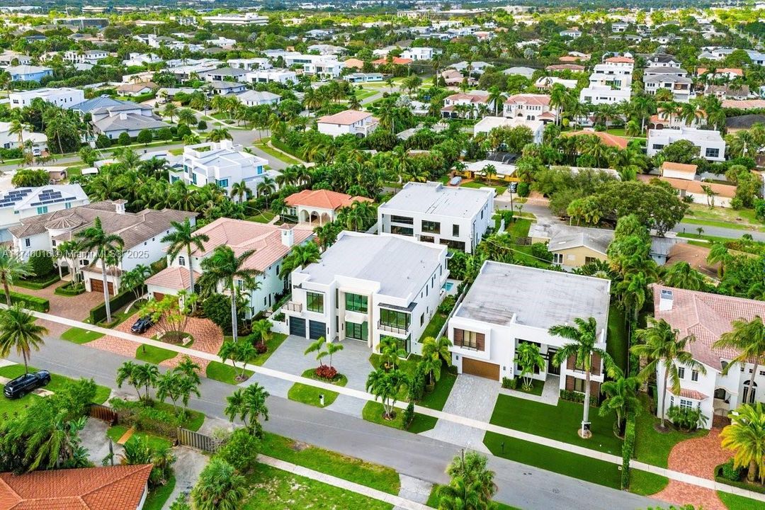 Недавно продано: $5,950,000 (5 спален, 6 ванн, 5451 Квадратных фут)
