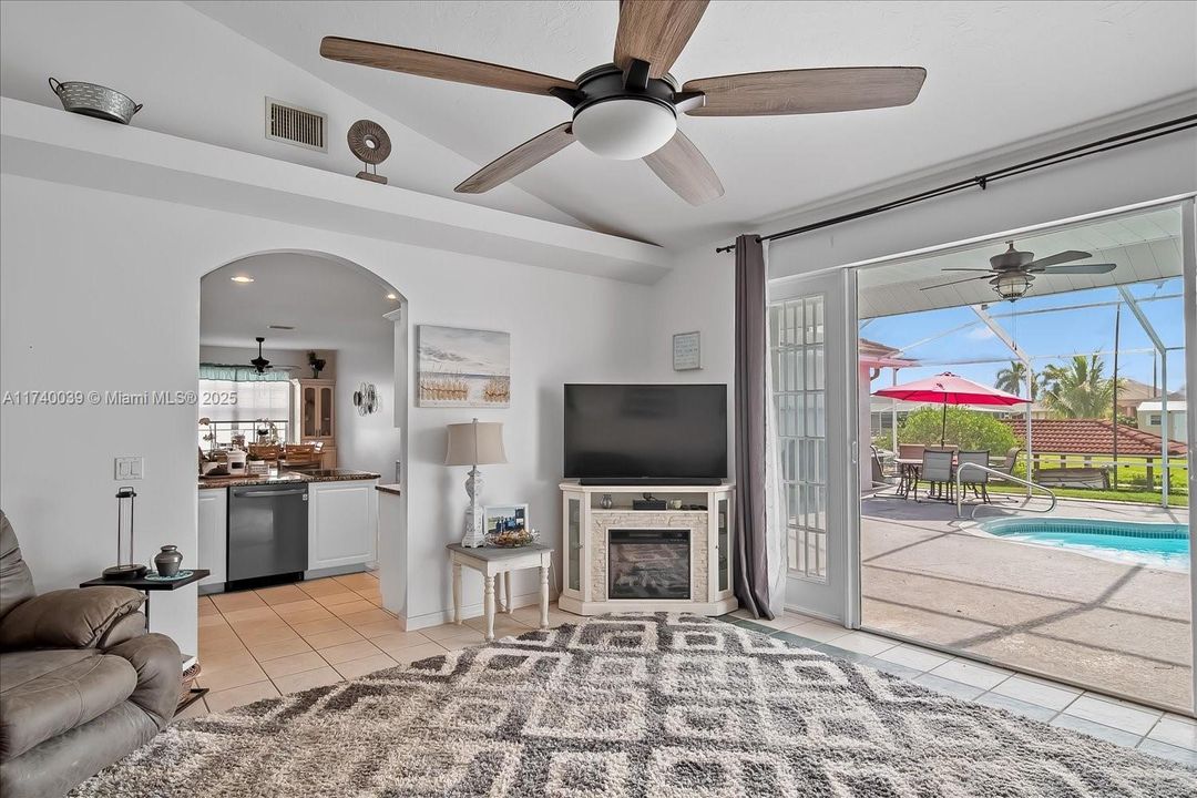 En Venta: $850,000 (6 camas, 3 baños, 3812 Pies cuadrados)