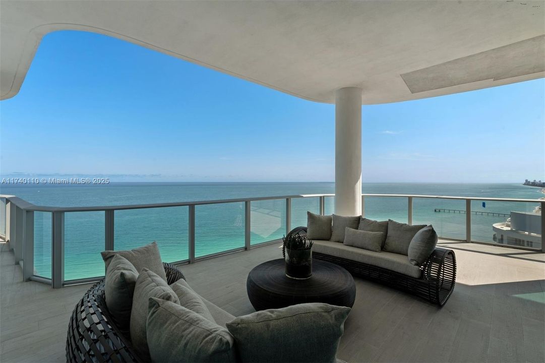 Recently Sold: $16,995,000 (5 beds, 7 baths, 8117 Square Feet)