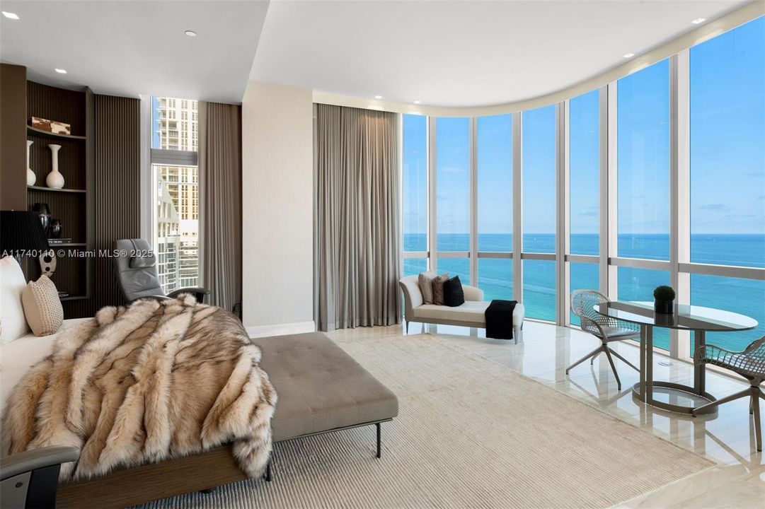 Recently Sold: $16,995,000 (5 beds, 7 baths, 8117 Square Feet)