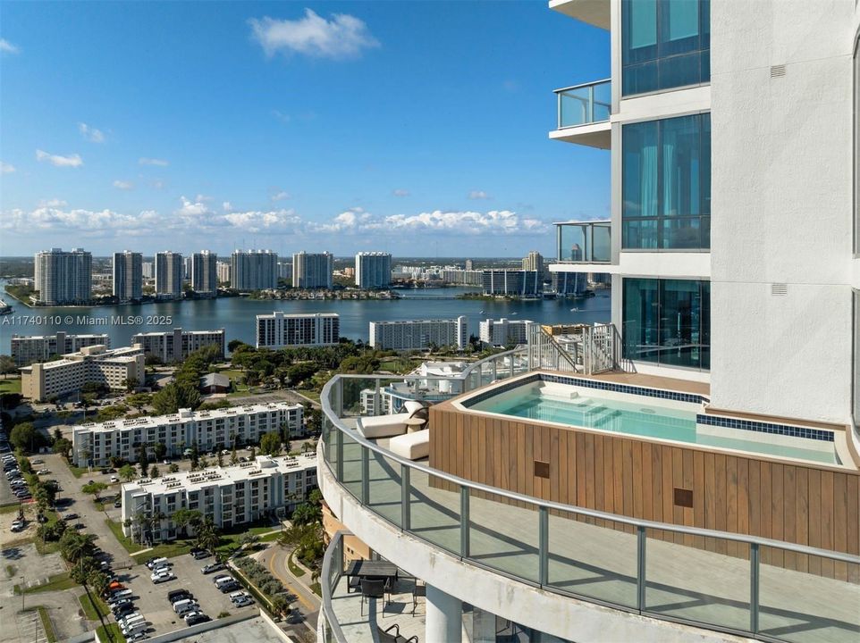 Recently Sold: $16,995,000 (5 beds, 7 baths, 8117 Square Feet)