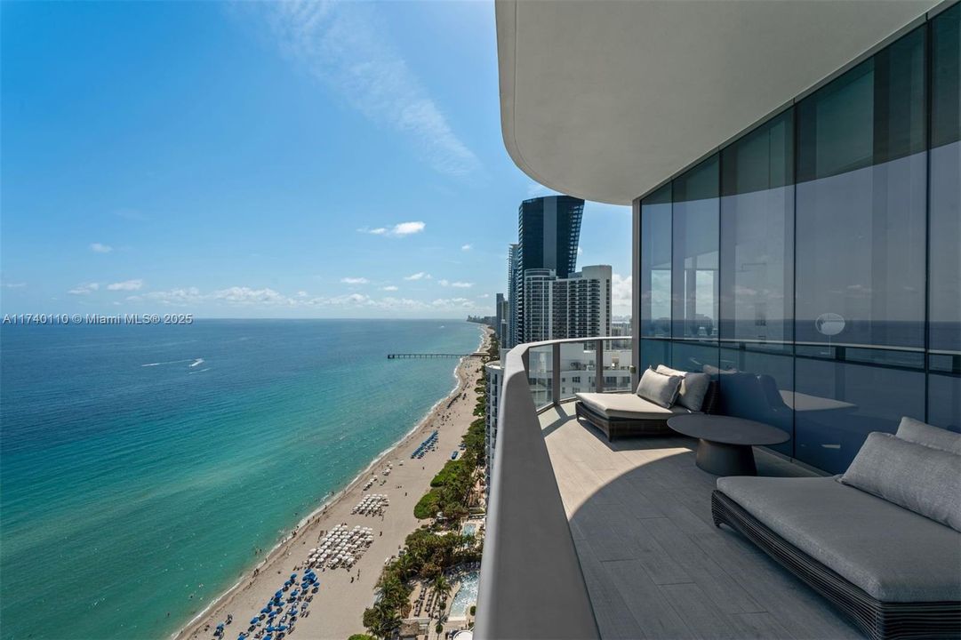 Recently Sold: $16,995,000 (5 beds, 7 baths, 8117 Square Feet)