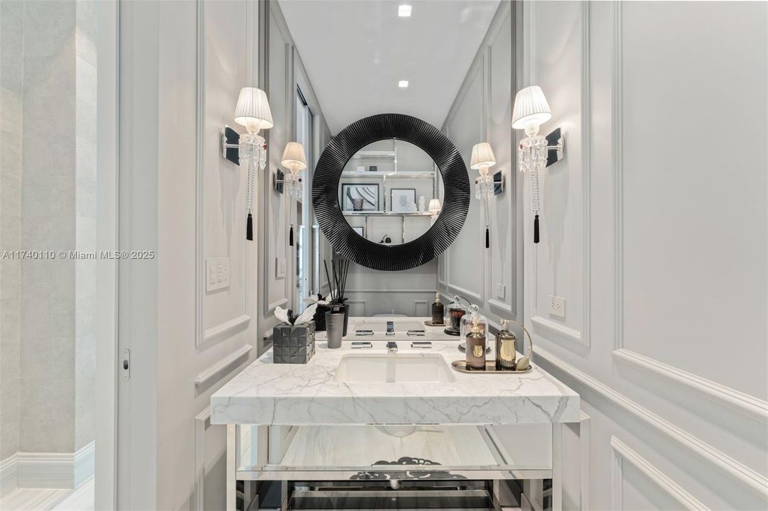 Recently Sold: $16,995,000 (5 beds, 7 baths, 8117 Square Feet)