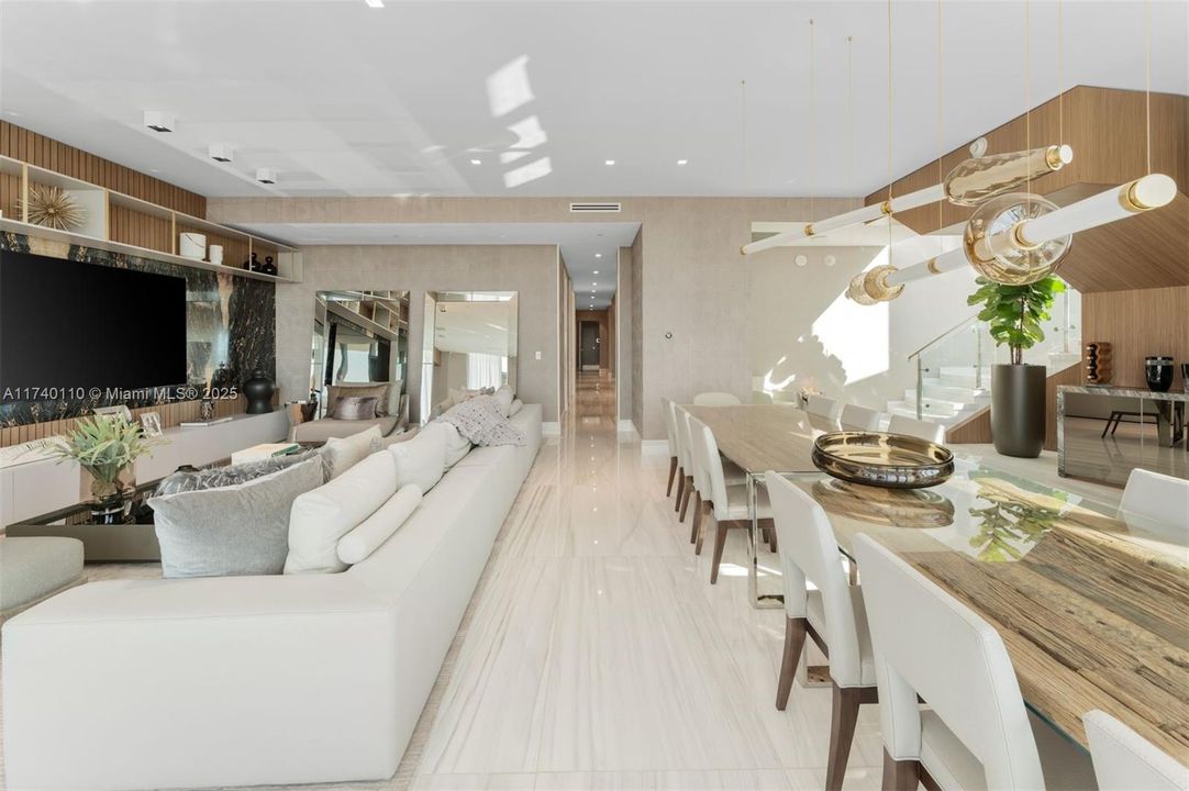 Recently Sold: $16,995,000 (5 beds, 7 baths, 8117 Square Feet)