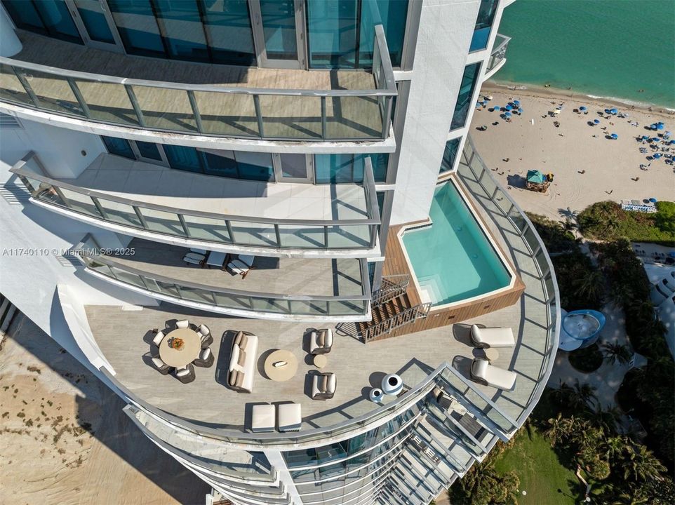 Recently Sold: $16,995,000 (5 beds, 7 baths, 8117 Square Feet)