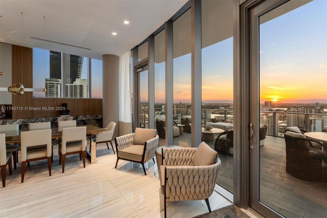 Recently Sold: $16,995,000 (5 beds, 7 baths, 8117 Square Feet)