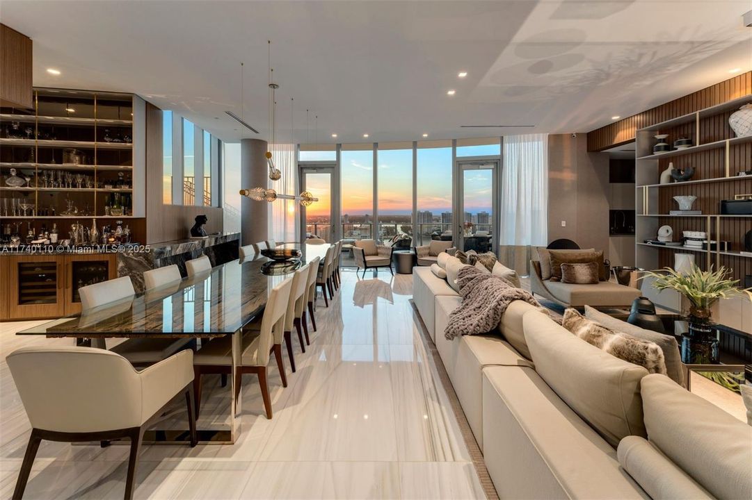 Recently Sold: $16,995,000 (5 beds, 7 baths, 8117 Square Feet)