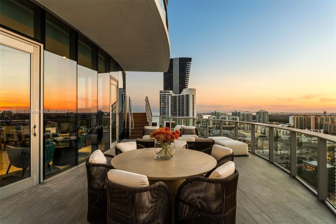 Recently Sold: $16,995,000 (5 beds, 7 baths, 8117 Square Feet)