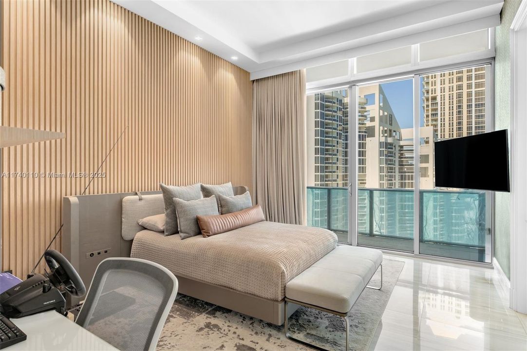 Recently Sold: $16,995,000 (5 beds, 7 baths, 8117 Square Feet)