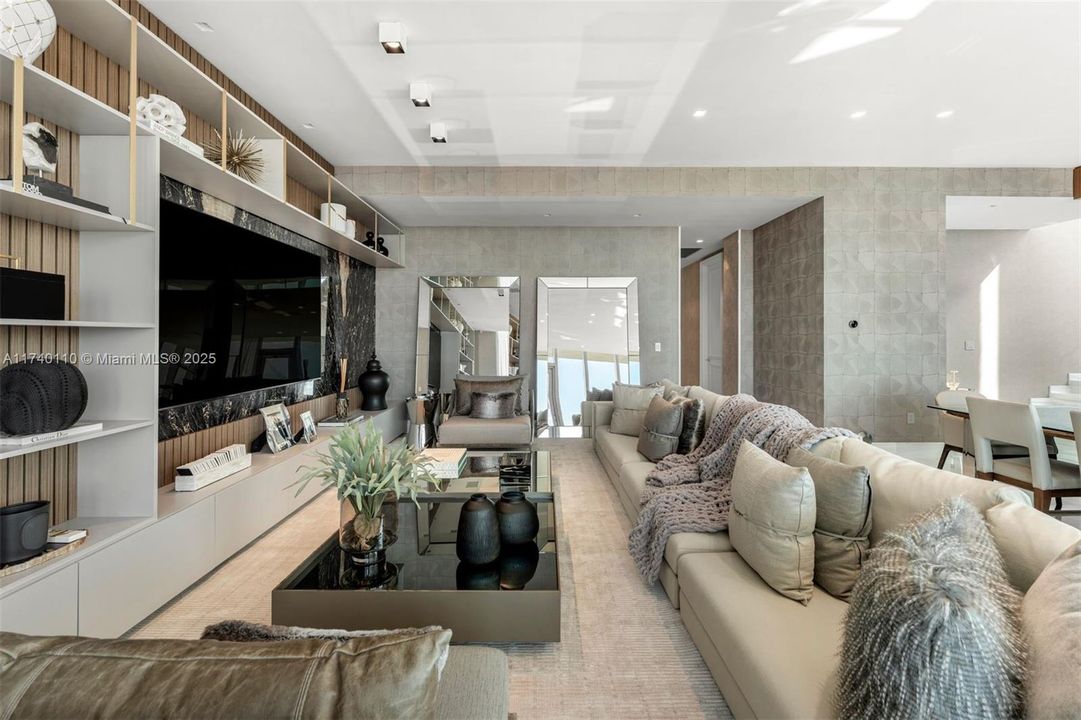 Recently Sold: $16,995,000 (5 beds, 7 baths, 8117 Square Feet)