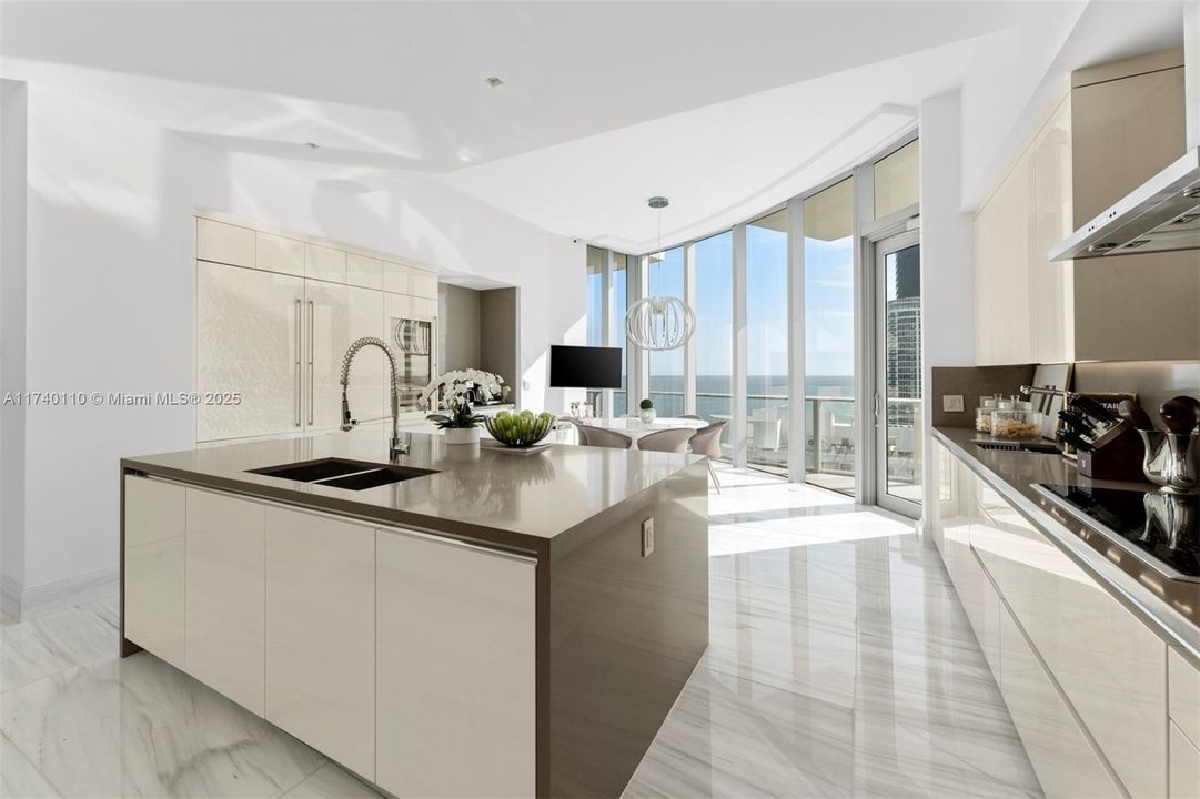 Recently Sold: $16,995,000 (5 beds, 7 baths, 8117 Square Feet)