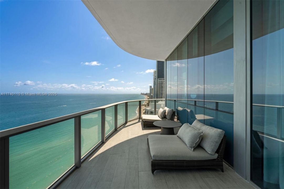 Recently Sold: $16,995,000 (5 beds, 7 baths, 8117 Square Feet)