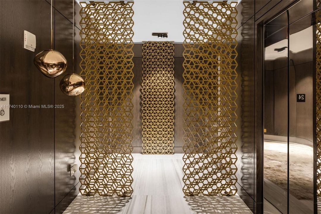 Recently Sold: $16,995,000 (5 beds, 7 baths, 8117 Square Feet)