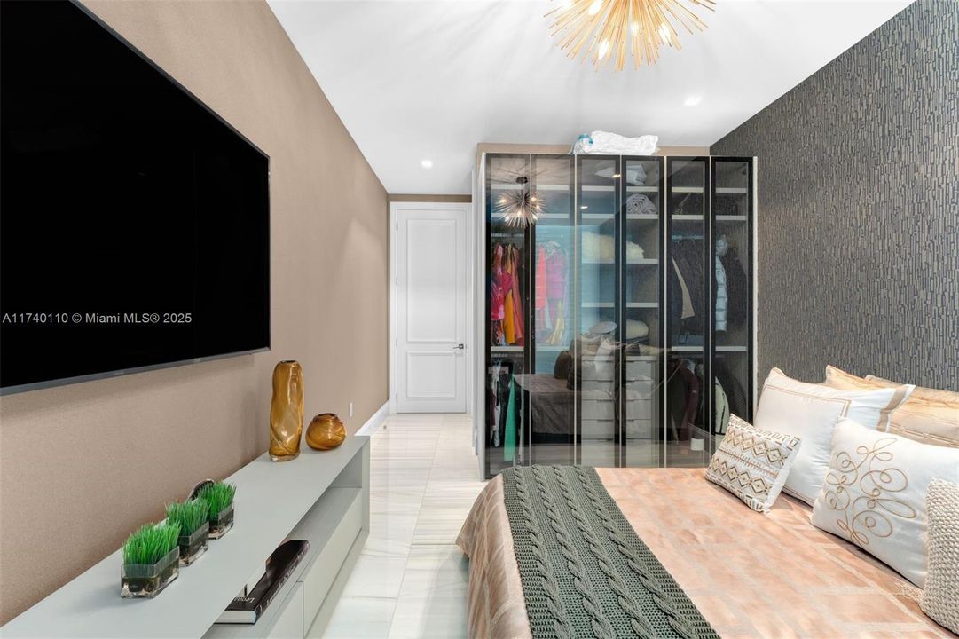 Recently Sold: $16,995,000 (5 beds, 7 baths, 8117 Square Feet)