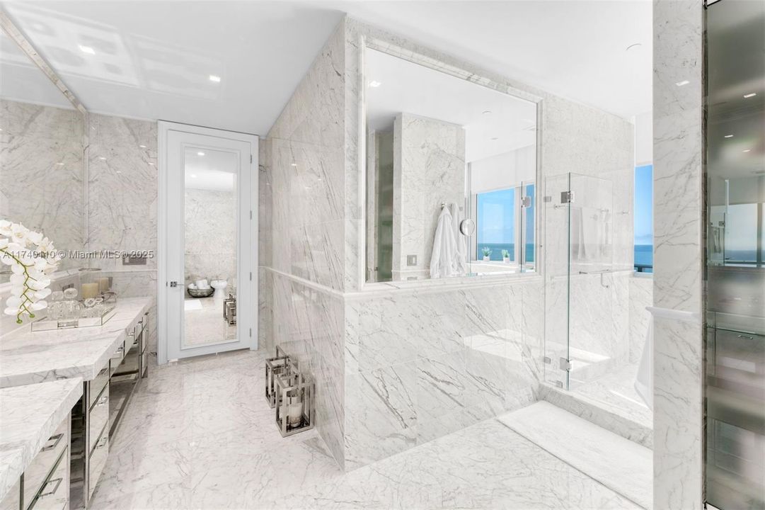 Recently Sold: $16,995,000 (5 beds, 7 baths, 8117 Square Feet)