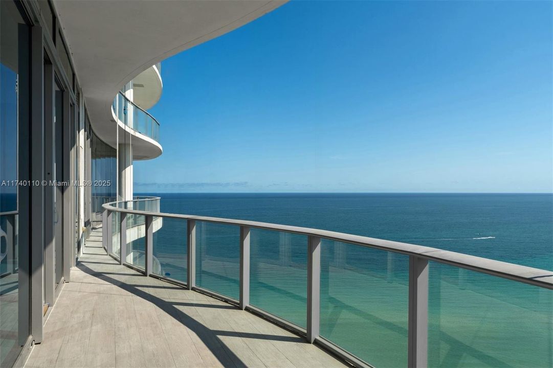 Recently Sold: $16,995,000 (5 beds, 7 baths, 8117 Square Feet)