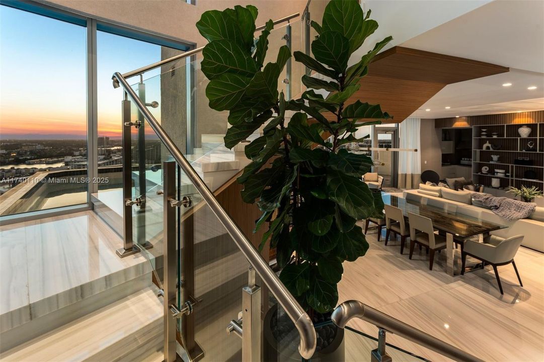 Recently Sold: $16,995,000 (5 beds, 7 baths, 8117 Square Feet)