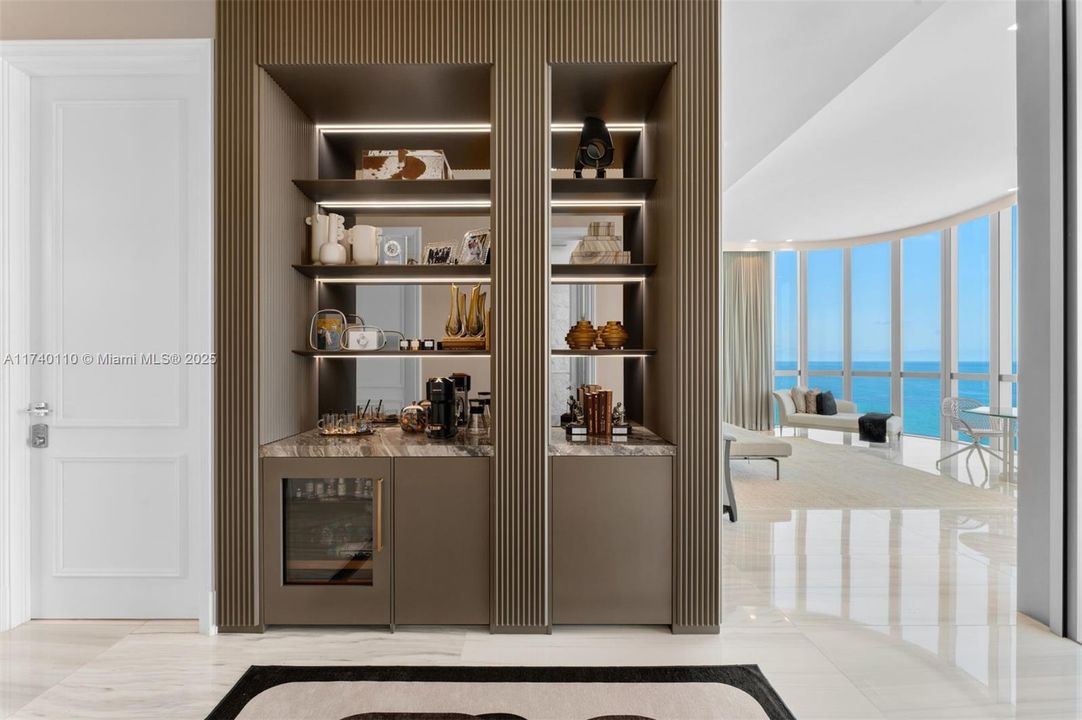 Recently Sold: $16,995,000 (5 beds, 7 baths, 8117 Square Feet)