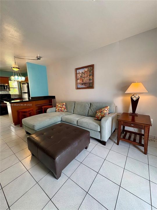 待售: $228,400 (0 贝兹, 1 浴室, 408 平方英尺)