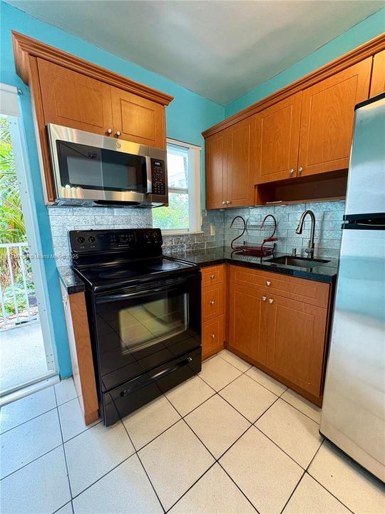 待售: $228,400 (0 贝兹, 1 浴室, 408 平方英尺)