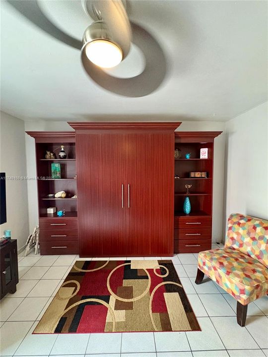 待售: $228,400 (0 贝兹, 1 浴室, 408 平方英尺)